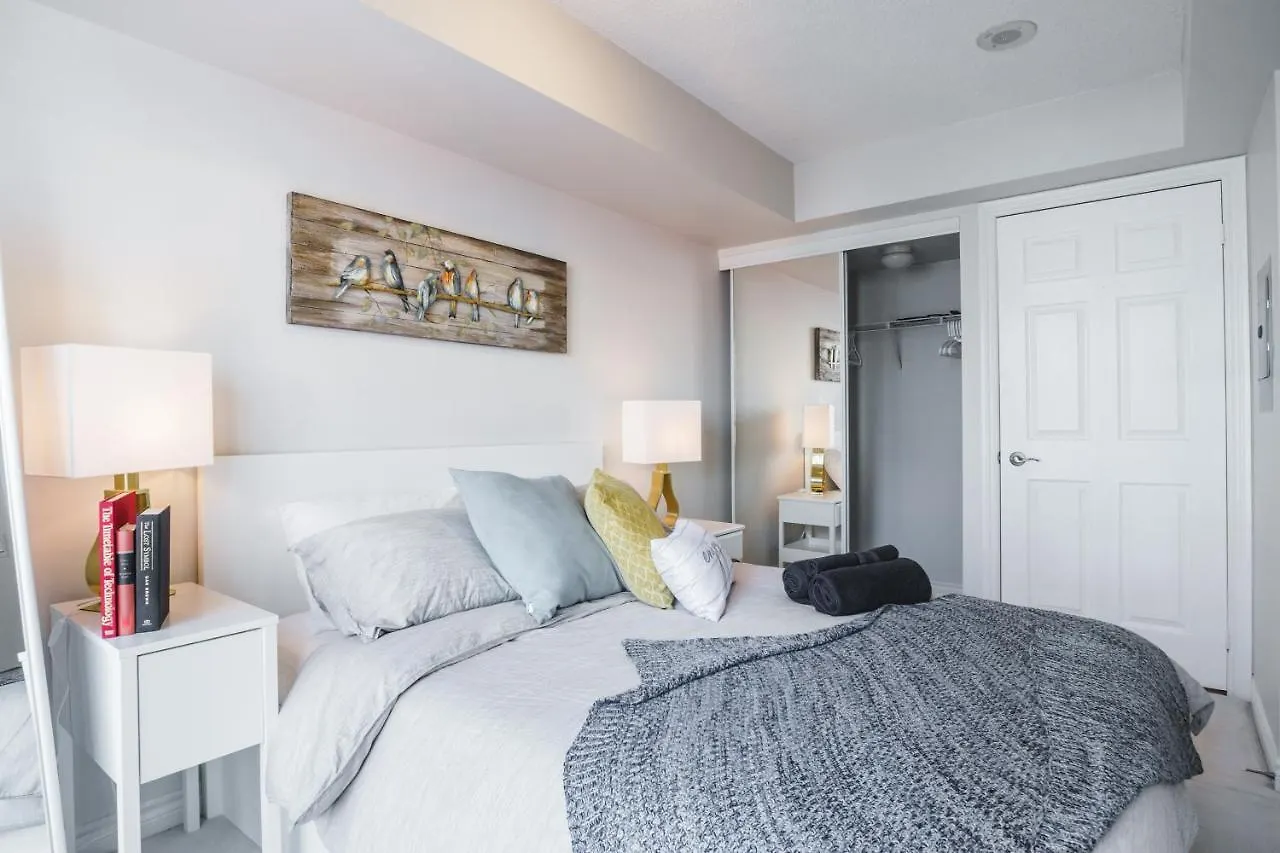 Aoc Suites - Heart Of Downtown Condo Toronto Canada